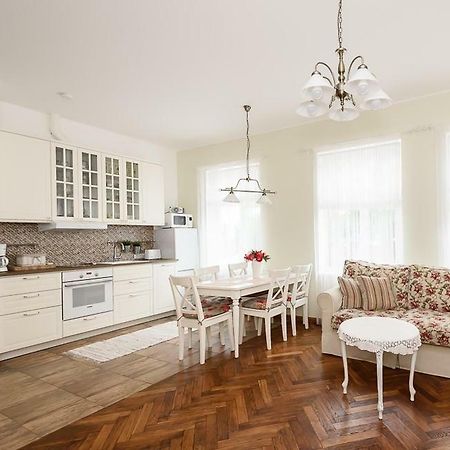 Roosi Apartment Pärnu Esterno foto