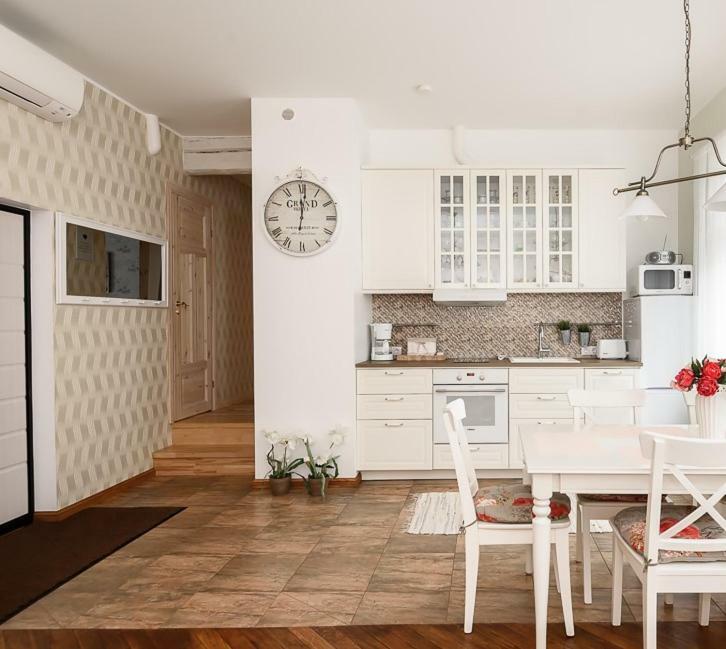 Roosi Apartment Pärnu Esterno foto